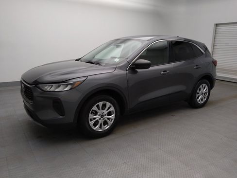 Used 2024 Ford Escape Active w/ Cold Weather Package image 2