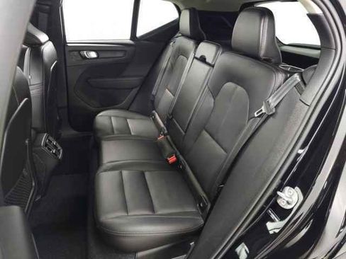 Used 2025 Volvo XC40 B5 Plus w/ Climate Package image 32