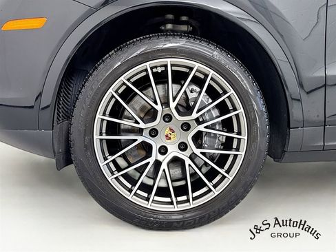 Used 2023 Porsche Cayenne Platinum Edition AWD/4WD image 39