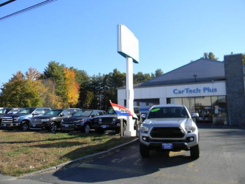 Used 2017 Toyota Tacoma TRD Off-Road image 10