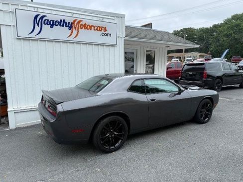 Used 2016 Dodge Challenger R/T w/ Driver Convenience Group RWD image 3