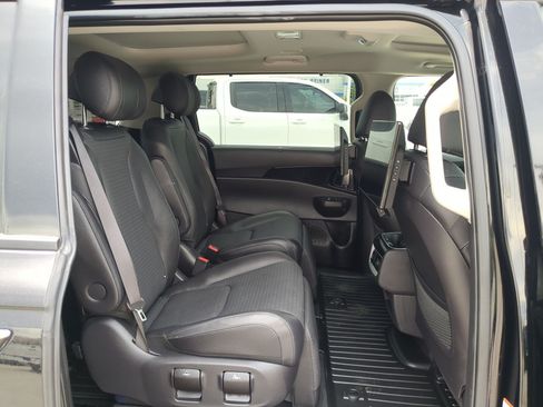 Used 2025 Kia Carnival SX Prestige FWD image 28
