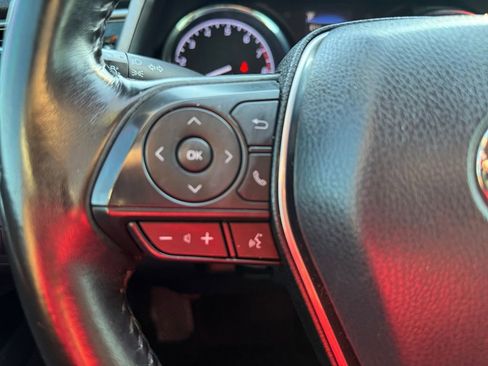 Used 2020 Toyota Camry SE image 21