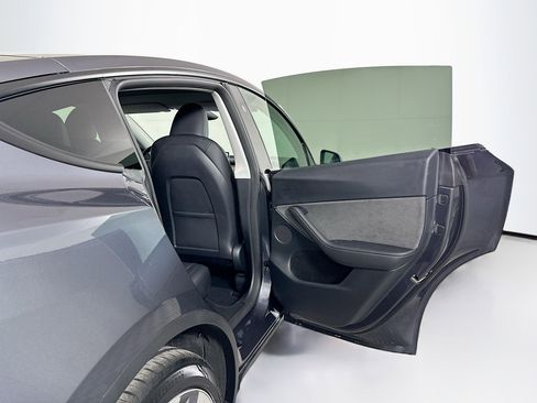 Used 2023 Tesla Model Y Long Range image 29