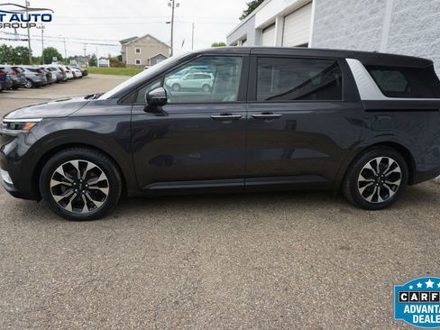 Used 2023 Kia Carnival EX FWD image 4