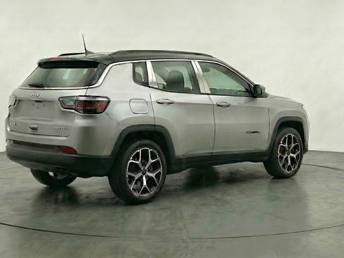 Used 2025 Jeep Compass Limited image 9