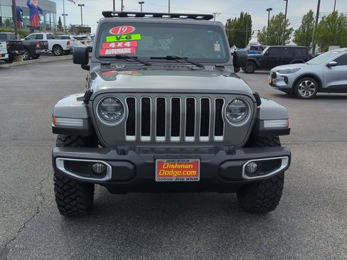 Used 2019 Jeep Wrangler Unlimited Sahara w/ Uconnect 4C Nav & Sound Group AWD/4WD image 2
