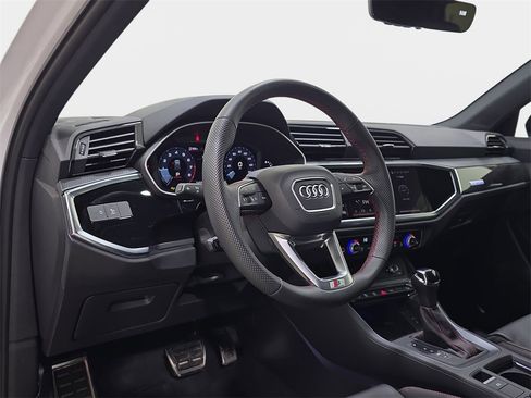 Certified 2025 Audi Q3 2.0T Premium Plus w/ Premium Plus Package image 19