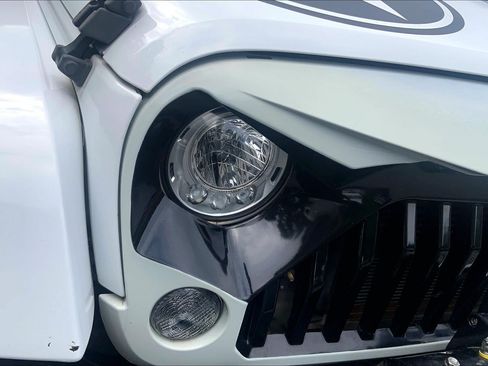 Used 2018 Jeep Wrangler Sport AWD/4WD image 29