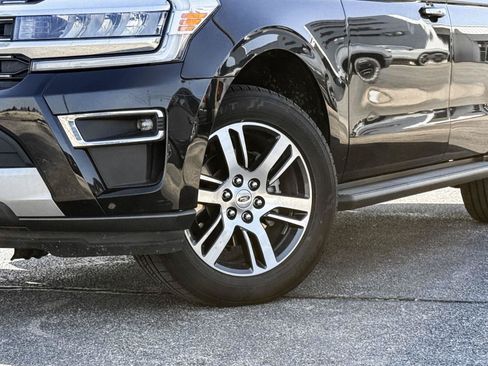 Used 2024 Ford Expedition Limited AWD/4WD image 2