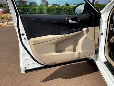 Used 2013 Toyota Camry LE image 23