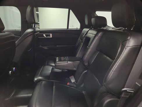 Used 2020 Ford Explorer XLT w/ Equipment Group 202A image 21