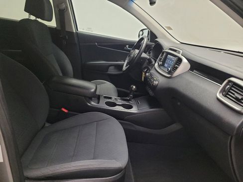 Used 2017 Kia Sorento AWD w/ LX Convenience Package image 21