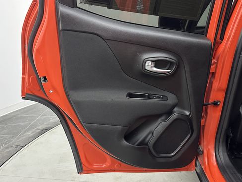 Used 2019 Jeep Renegade Latitude image 26