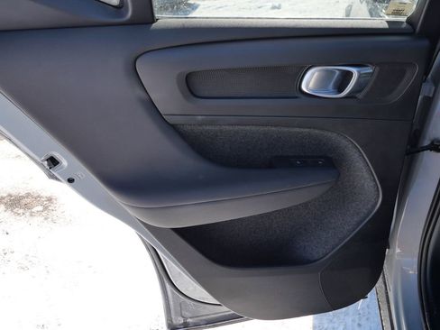 Used 2024 Volvo XC40 B5 Core image 25