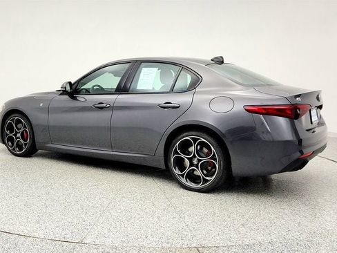Used 2022 Alfa Romeo Giulia Ti image 7