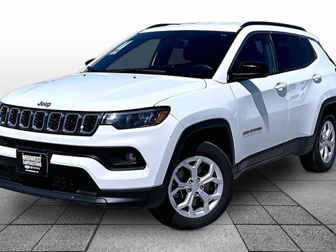 Used 2024 Jeep Compass Latitude AWD/4WD image 1