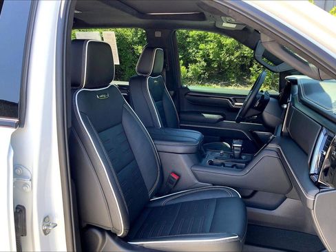 Used 2024 GMC Sierra 1500 AT4X image 7