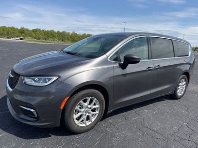Used 2023 Chrysler Pacifica Touring-L