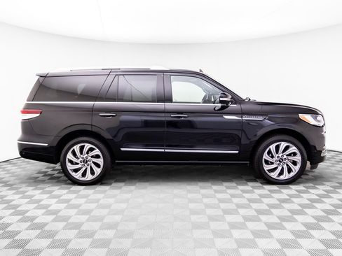 Used 2024 Lincoln Navigator Reserve AWD/4WD image 7