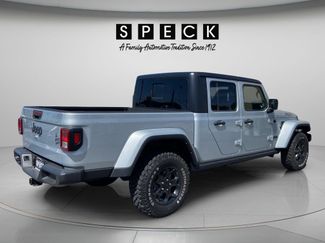 Used 2023 Jeep Gladiator Sport AWD/4WD video 3