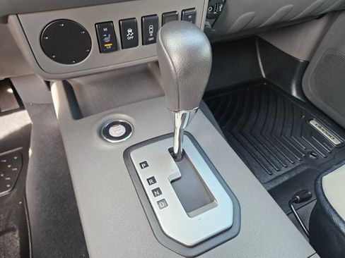 Used 2020 Nissan Frontier SV w/ Midnight Edition Floor Mats image 17