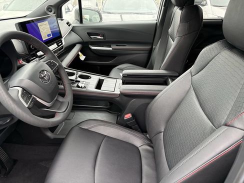 Certified 2026 Toyota Sienna XSE FWD image 10