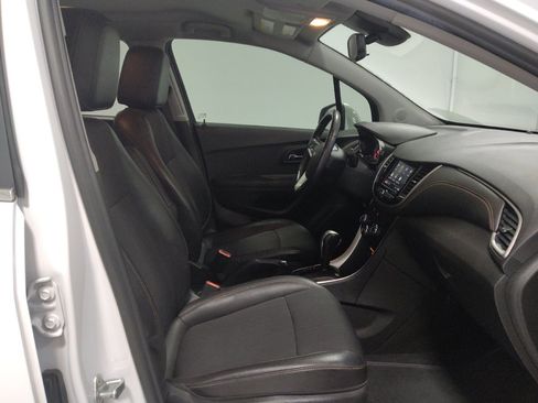 Used 2020 Chevrolet Trax LT w/ Driver Confidence Package FWD image 21