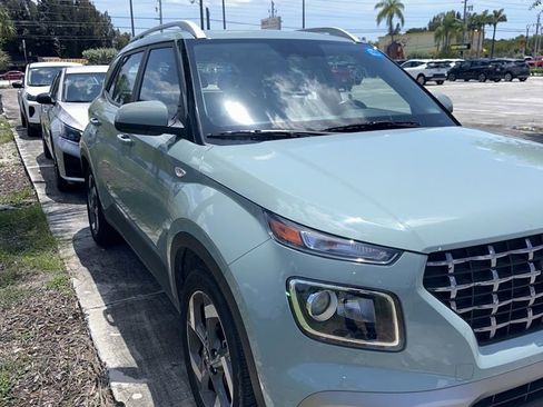 Used 2025 Hyundai Venue SEL FWD image 7