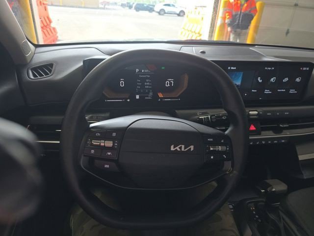 Used 2025 Kia K4 FWD image 9
