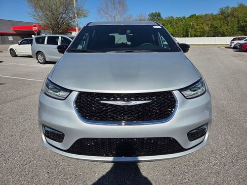 New 2026 Chrysler Pacifica Select image 18