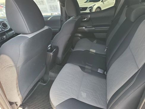 Used 2022 Toyota Tacoma TRD Off-Road w/ Technology Package image 15