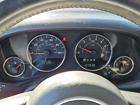 Used 2014 Jeep Wrangler Unlimited Sahara w/ Connectivity Group AWD/4WD image 17