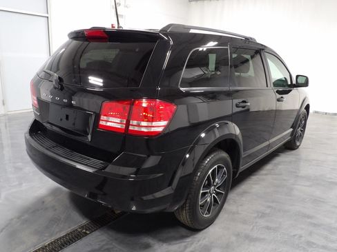Used 2018 Dodge Journey SE w/ Blacktop Package FWD image 4