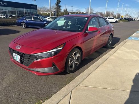 Used 2023 Hyundai Elantra Limited image 3