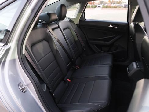 Used 2021 Volkswagen Jetta SE w/ SE Cold Weather Package image 24