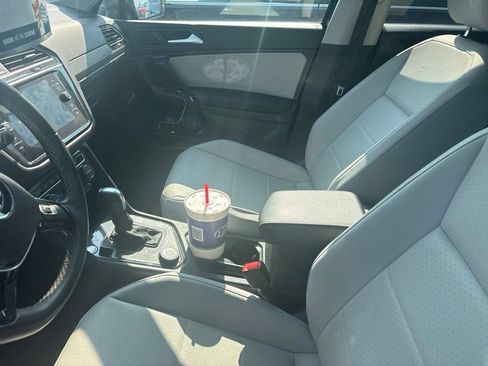 Used 2021 Volkswagen Tiguan SEL AWD/4WD image 19