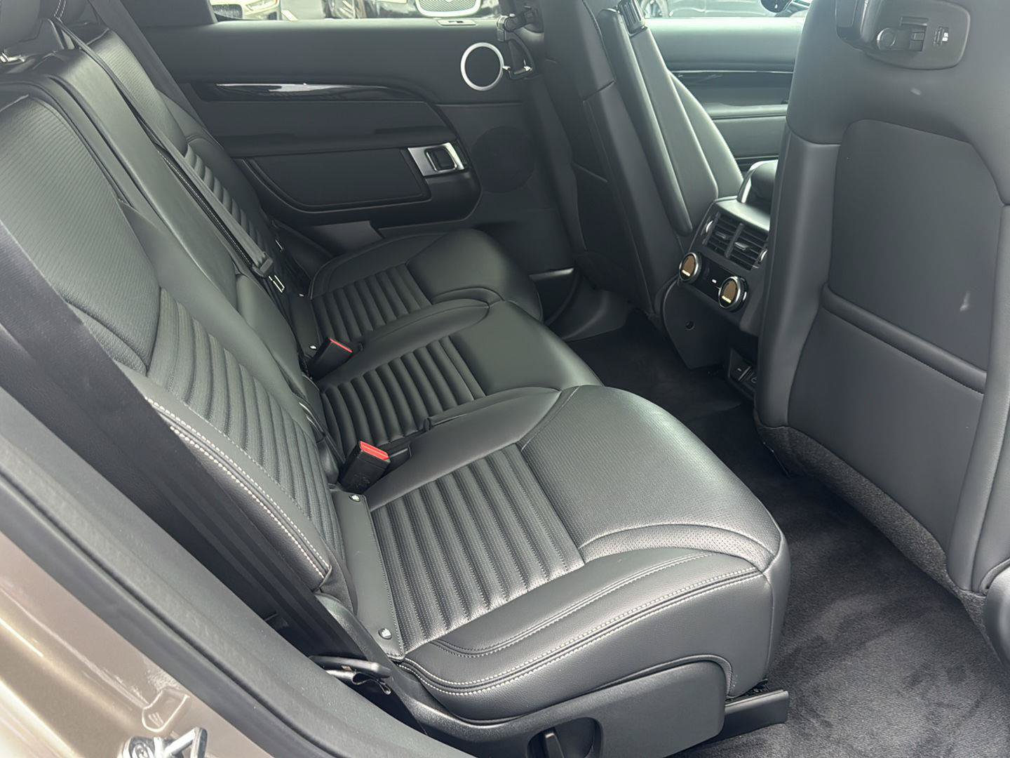 New 2026 Land Rover Discovery S AWD/4WD image 19