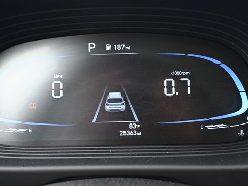 Used 2025 Hyundai Venue SEL FWD image 13