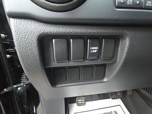 Used 2019 Nissan Titan S image 8