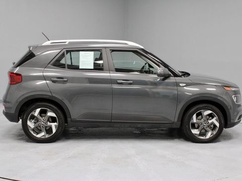 Certified 2024 Hyundai Venue SEL FWD image 6