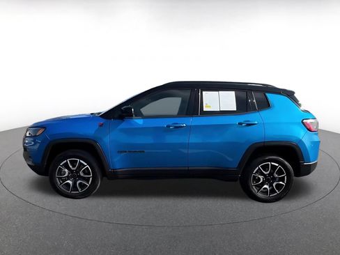 Used 2025 Jeep Compass Trailhawk AWD/4WD image 9