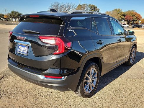 Used 2024 GMC Terrain SLT image 3