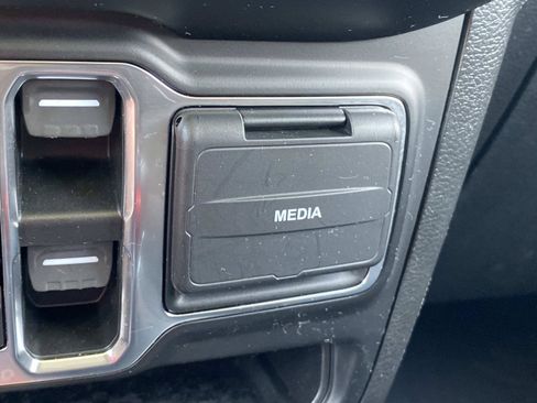 Used 2022 Jeep Gladiator Sport AWD/4WD image 32
