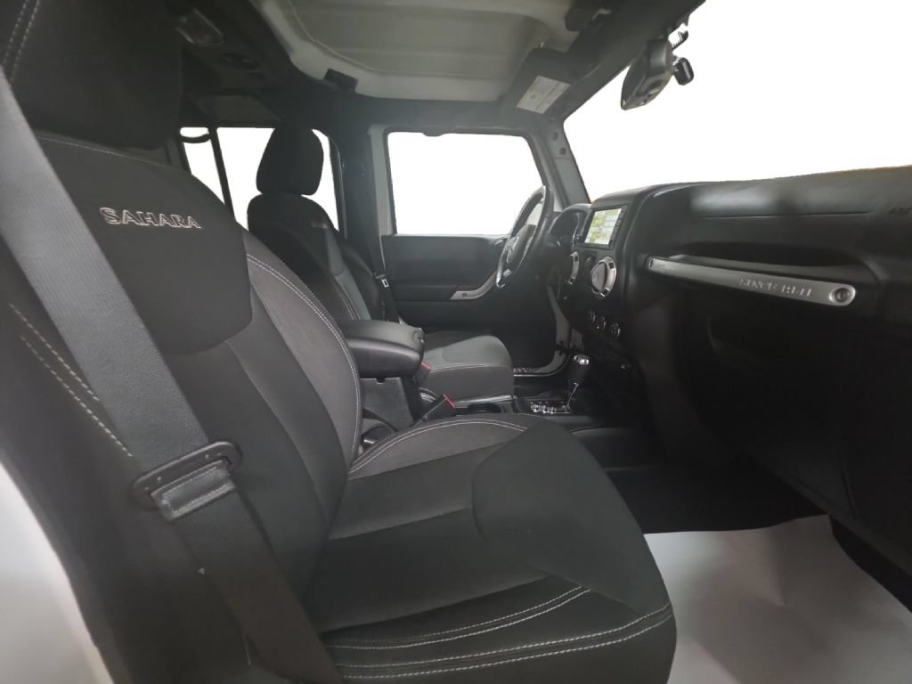Used 2017 Jeep Wrangler Unlimited Sahara w/ Connectivity Group AWD/4WD image 17