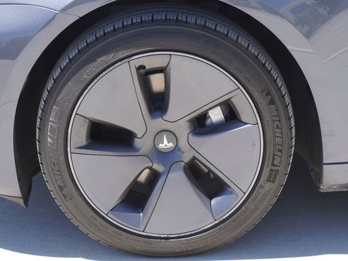 Used 2023 Tesla Model 3 Standard Range RWD image 4