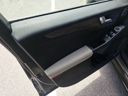 Used 2020 Ford Escape Titanium image 10