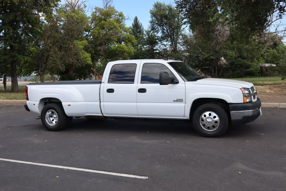 Used 2004 Chevrolet Silverado 3500 LS w/ Heavy-Duty Power Package RWD image 2