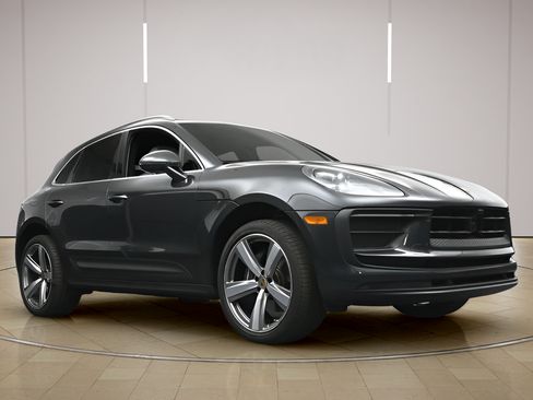 Certified 2024 Porsche Macan AWD/4WD image 29