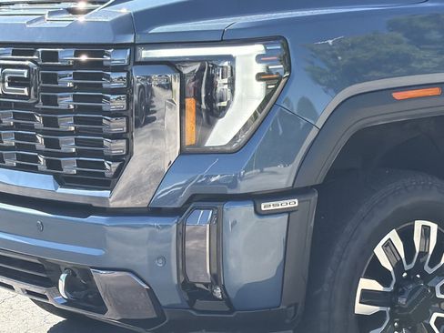 Used 2024 GMC Sierra 2500 Denali Ultimate AWD/4WD image 8